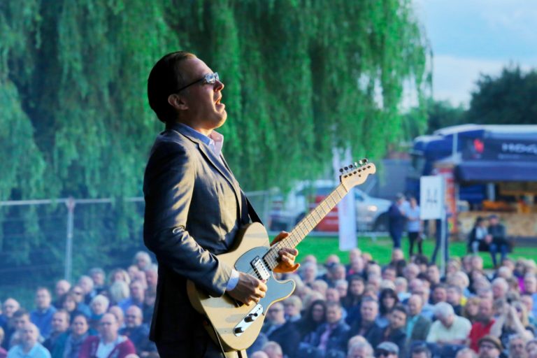 Joe Bonamassa by Christie Goodwin_Newark Castle_8 July 2016_3