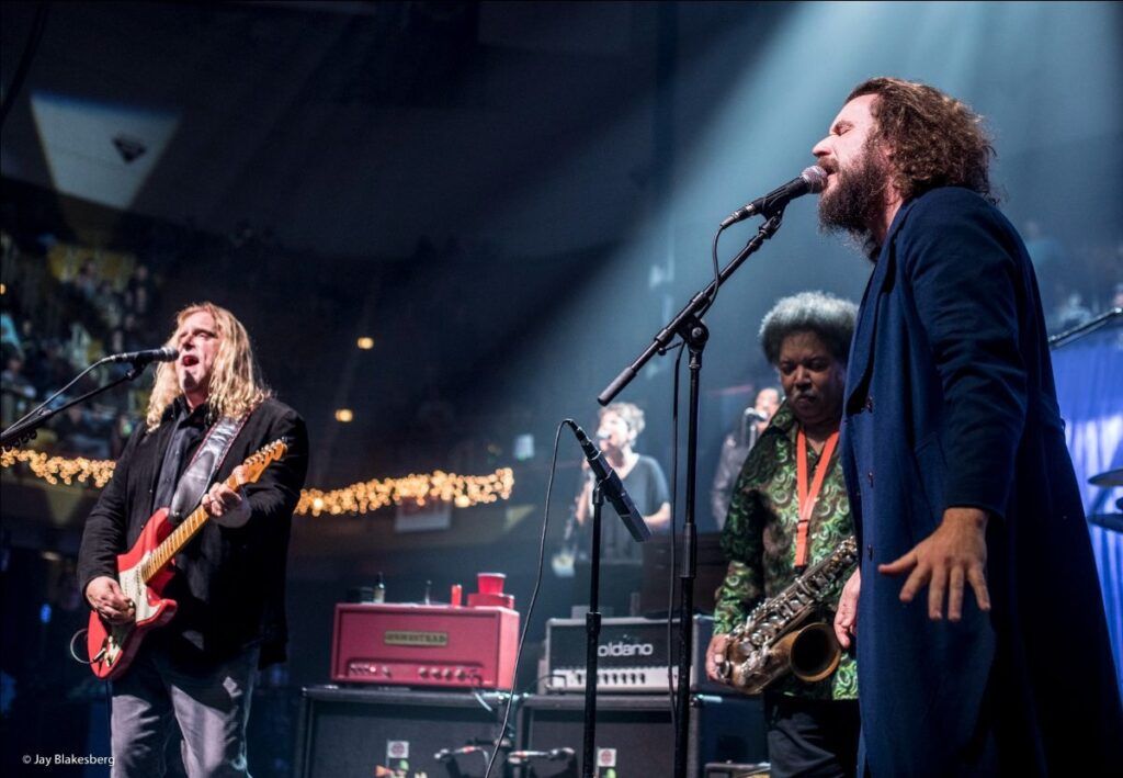 SonicAbuse: Warren Haynes Teams Up With Jim James & Grace Potter For "Gold Dust Woman"