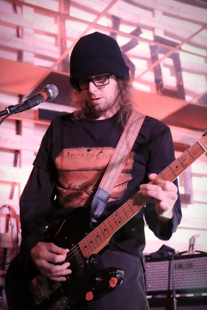 Red_Giant_picture_Jola_Stiles_1_small SonicAbuse | Troy Redfern W/ Red Giant @ Joe Joe Jim's 9/5/2025